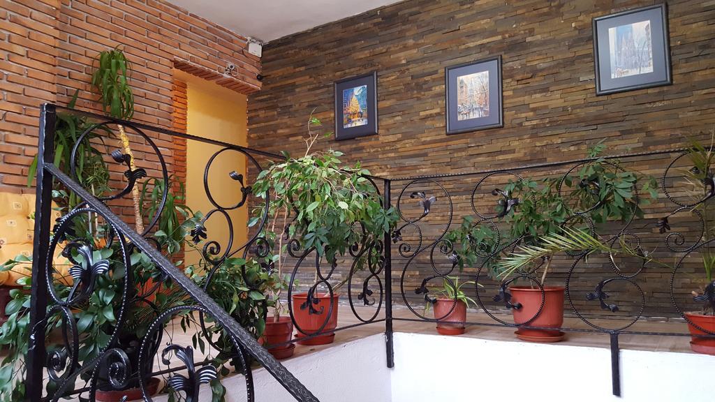 Hotel Livia Tirana Exterior foto