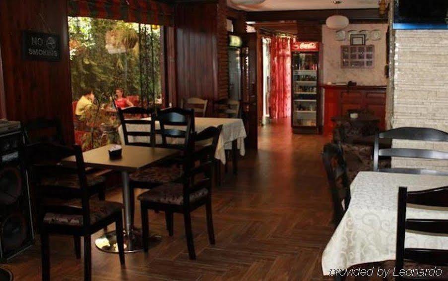 Hotel Livia Tirana Exterior foto