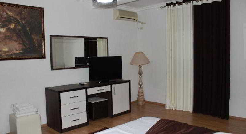 Hotel Livia Tirana Exterior foto