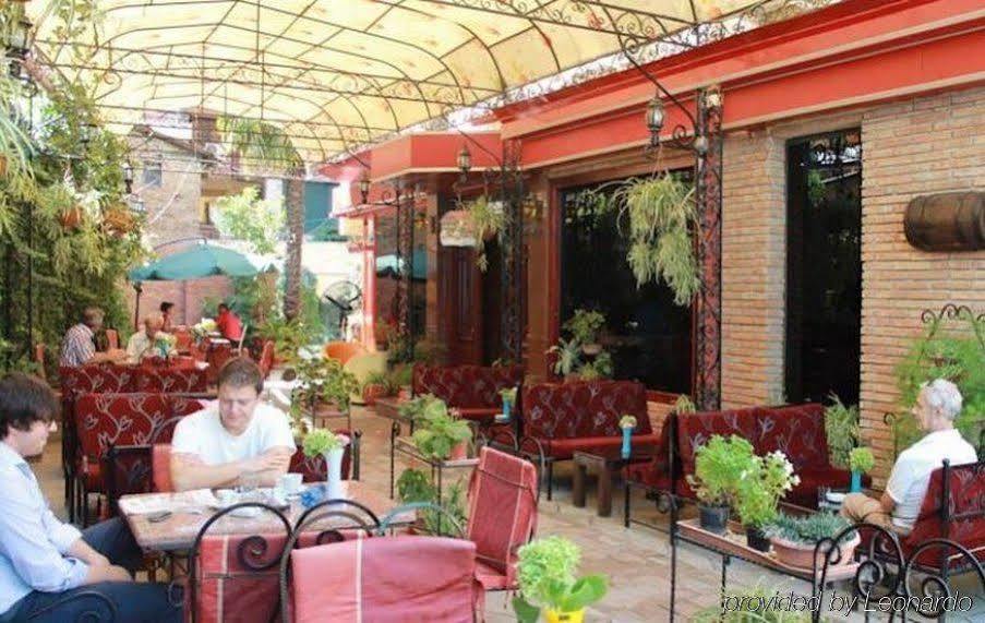 Hotel Livia Tirana Exterior foto