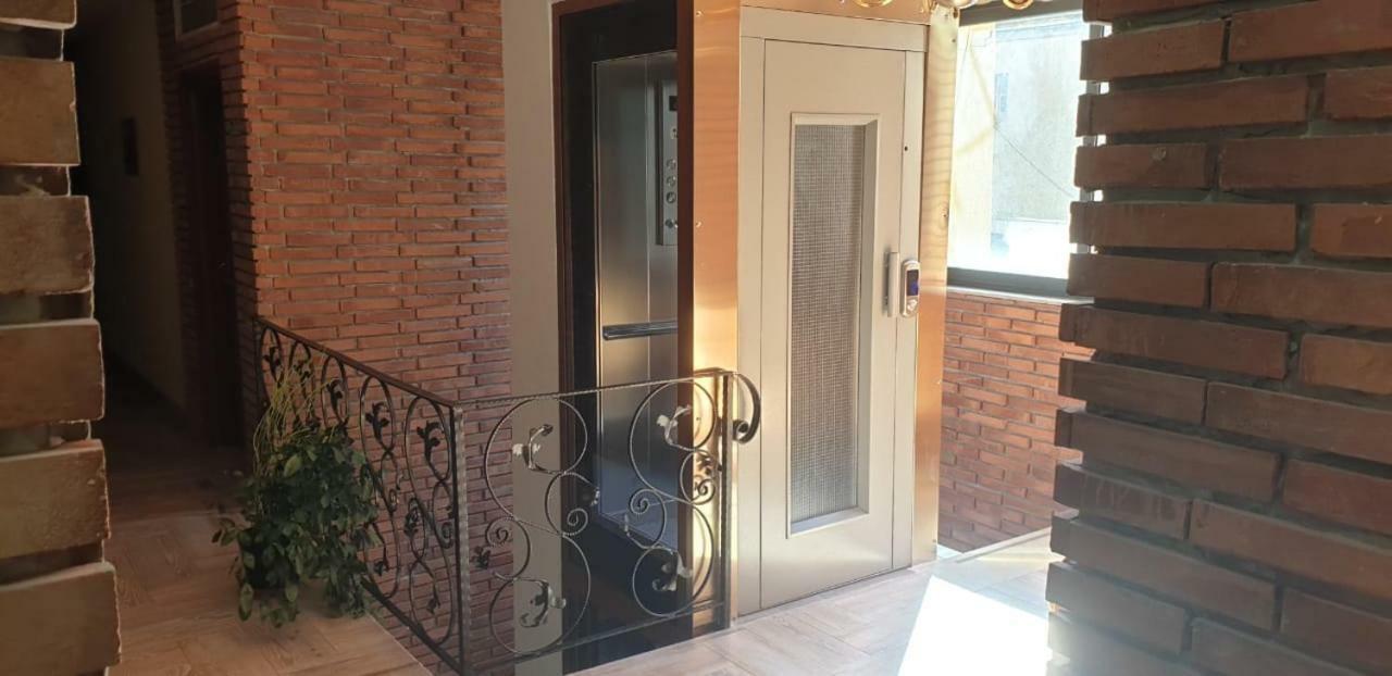 Hotel Livia Tirana Exterior foto